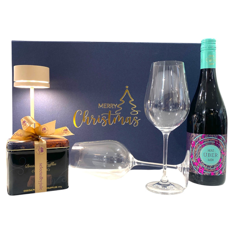 Merry Christmas Geschenkbox - „Herz über Kopf Rotwein trifft schwedische Trüffel in Monza“ - selectedbyjule - Geschenke