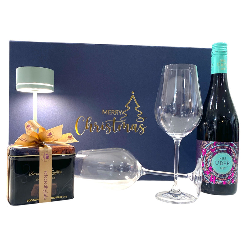 Merry Christmas Geschenkbox - „Herz über Kopf Rotwein trifft schwedische Trüffel in Monza“ - selectedbyjule - Geschenke