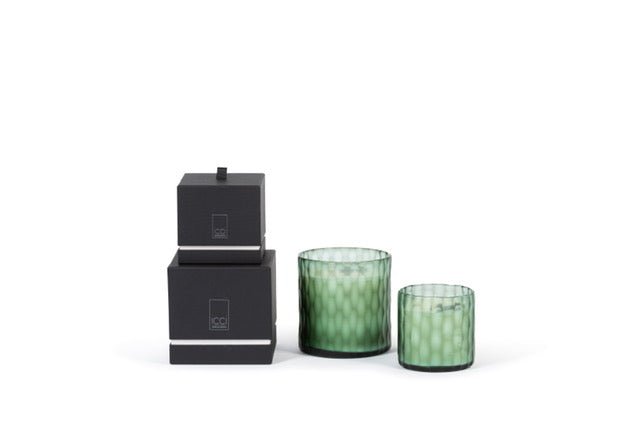 Duftkerze von icci - zylindrische matte Glas Vase in grün croco Schliff 12x12 cm - selectedbyjule - Duft Kerze
